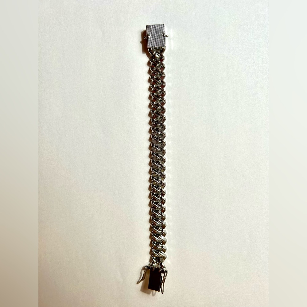 Men’s or Women’s silver bracelet. Never worn. No tags. Clasp closure. - Picture 2 of 2